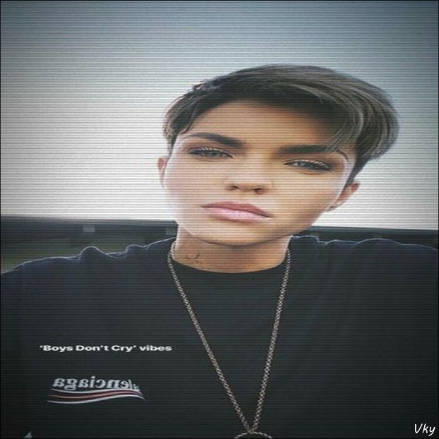 ▬ ❝Presupun ca da, dar nu trebuie sa imi spuna mereu de tine.❞ Se uita la ea.=)))) - SO2xE10 All the things she said