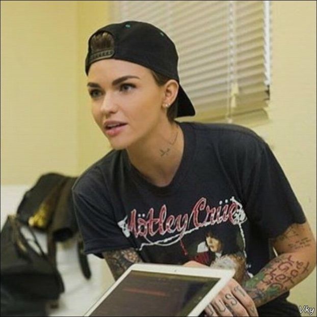 ▬ ❝Asta chiar nu vreau sa stiu sau sa vad. Cat de urat o sa faceti amandoua pe un subiect ce nu ar - SO2xE10 All the things she said