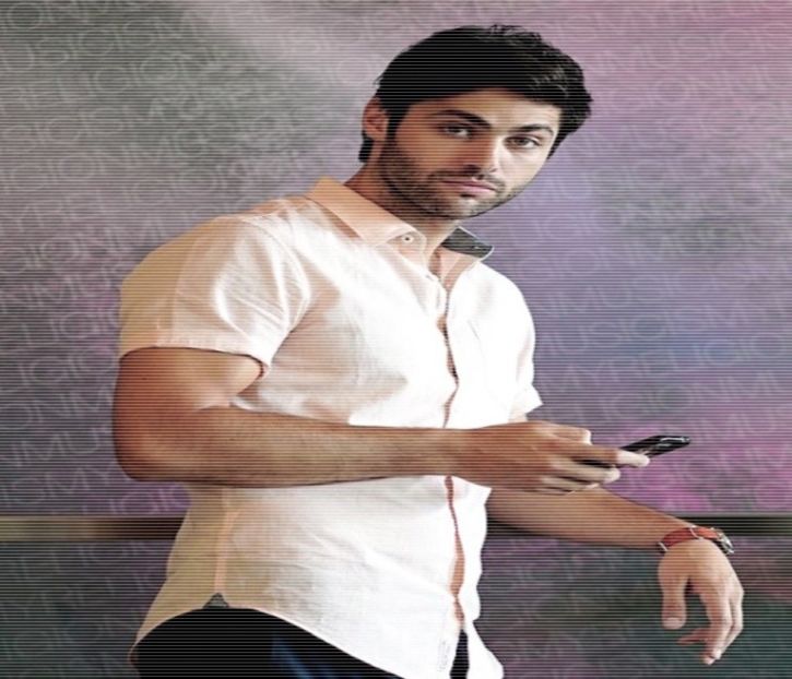 ̷͡︽.　·sǝuoq·♥̷̥l̍̍l̍̍i̍̍ʜ̍ɔ̍.; Mă arăt ofensat în aparență, însă expresia nu-mi ocupă mult timp - S01xE01 only happy when it rains