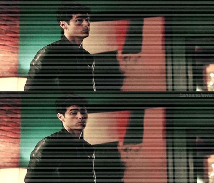 ̷͡︽.　·sǝuoq·♥̷̥l̍̍l̍̍i̍̍ʜ̍ɔ̍.; a wu ss.”, îi zâmbesc amuzat și-mi retrag mâna, după care replica - S01xE01 only happy when it rains