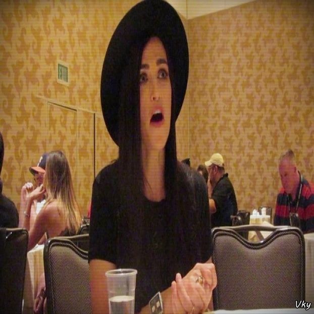 ▬ ❝Ciudat nu?! Esti singurul Nate din viata mea si cred ca nu vreau sa cunosc altul.❞ Rade cu - SO2xE10 All the things she said