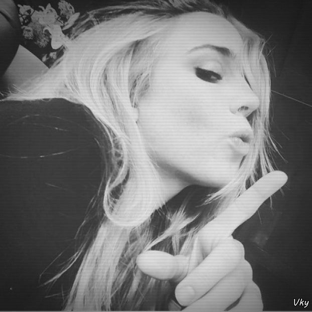 ▬ ❝Rechinas, unde esti? Hai la Caity sa te calareasca...❞ Se invarte prin apa si se uita dupa vreun - SO2xE10 All the things she said