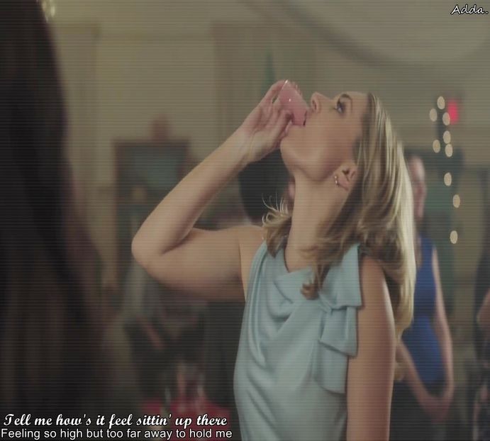 》Ce faci? *îi dă o bombonică Raffaelo lui Jess, apoi o sărută pe Cate. Ridică o sprânceană - SO2xE10 All the things she said