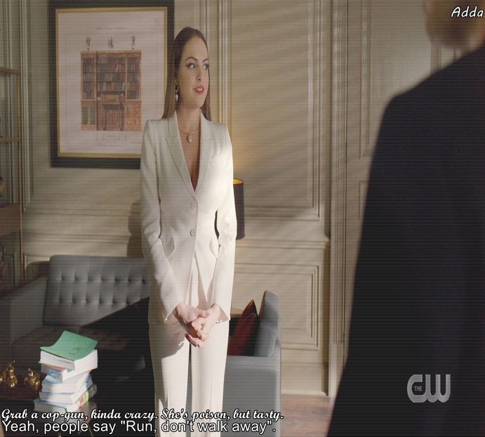 》*Vede unde se uită și o bufnește râsul* =)))))))). - SO2xE10 All the things she said