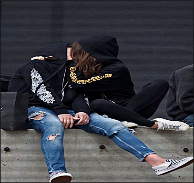 — Mă trezisem destul de dimineață cu gândul de a mă relaxa puțin singură, lucru care se - S01xE01 only happy when it rains