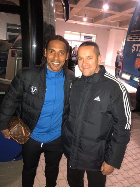 received_670949526697950 - CONTACT