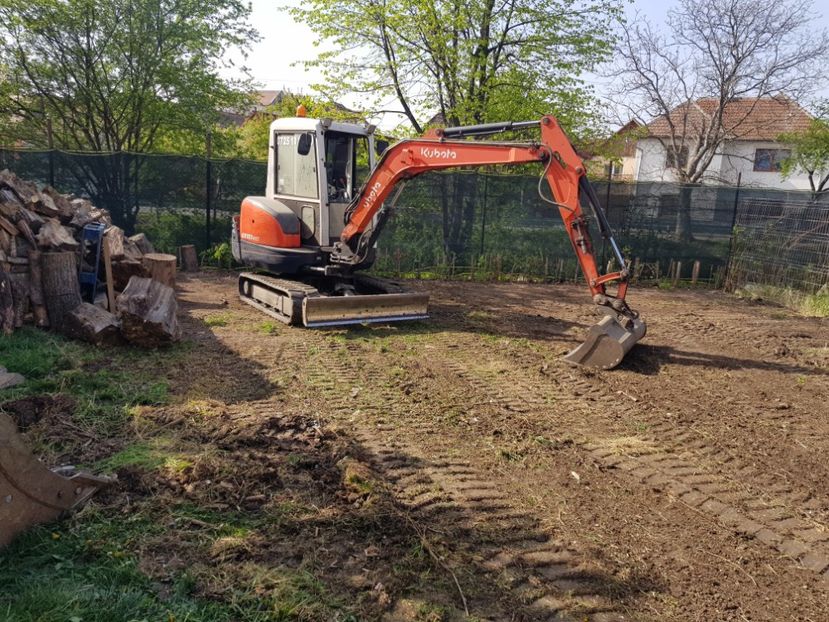  - INCHIRIERI EXCAVATOARE SI BASCULE SIBIU TEL 0725102050