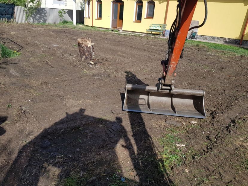  - INCHIRIERI EXCAVATOARE SI BASCULE SIBIU TEL 0725102050