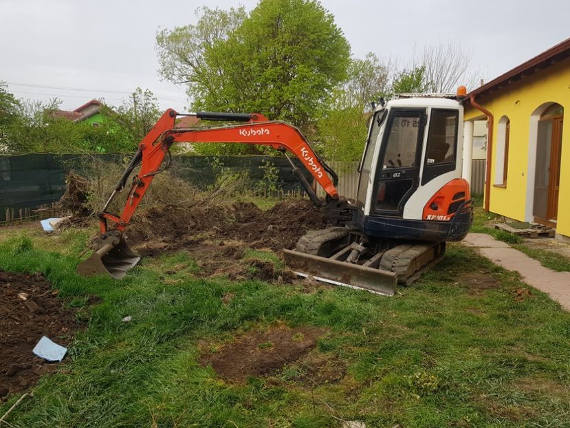  - INCHIRIERI EXCAVATOARE SI BASCULE SIBIU TEL 0725102050