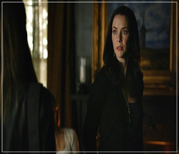 - *se uită la cele 3 pz de pe canapea* Așa, băgați în voi, faceți-vă cât casa, abia n-o să-mi - here - episode 52 - done