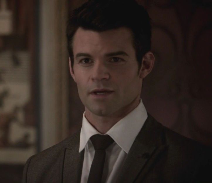 - *Se uită la toți, își scoate vioara și cântă* =)))))))))) - here - episode 52 - done