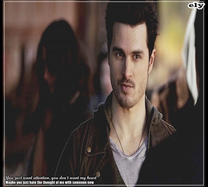 Ce bine iti sta in costum de baie. Pai, nu o sa mai fi singura pt mult timp *ii face cu ochiu*#sarah - here - episode 52 - done