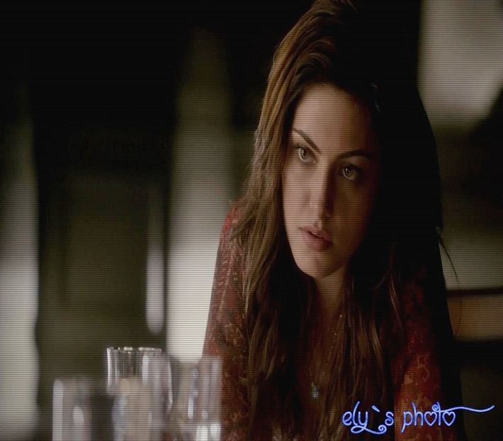 Tipa bruneta e Sarah, nepoata ta, tipul e Enzo si eu sunt Hayley. Chiar nu iti aduci + - here - episode 52 - done