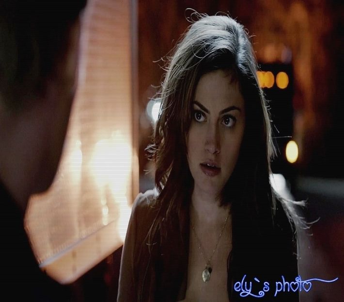 *se pune in fata lui* Nu, razboiul a fost acum multi multi ani, acum e pace, + - here - episode 52 - done