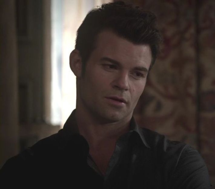 》E perfect............*Se uită la ea și-i curg bale, dansează pe muzica de pe Etno până - here - episode 52 - done