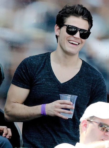 Si nu sunt eu Mos Craciun al tau? :> *ii ba.ga mana sub fusta* - episodul 64