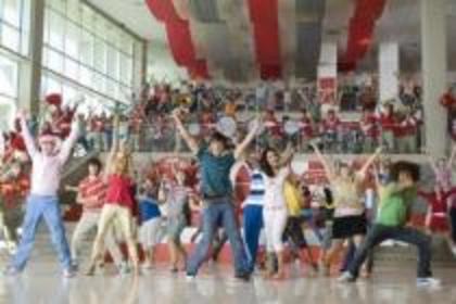 LGBANIVQQIQGZQSFRAY - high school musical 2