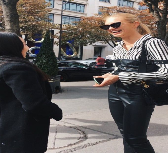 — "În cazul ăsta o să aștepți mult și bine..." Izbucnește pentru a nu știu câta oară în râs - S0xE01 need to bury a few friends