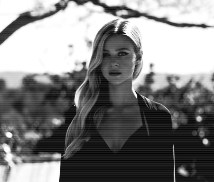 ━ ‘Sigur, ne vom vedea mai târziu.’, rosteşte pe un ton arid, ochii rotindu-i-se plictisiţi, - S0xE01 need to bury a few friends