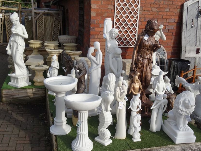 statuete gradina 3 - 2019 februarie - Trentham Garden Center Stoke on Trent