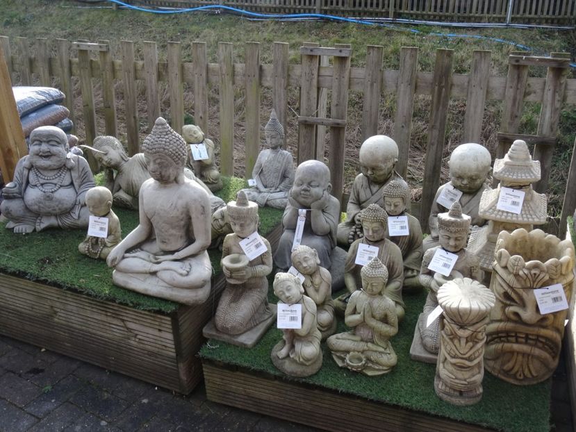statuete gradina 4 - 2019 februarie - Trentham Garden Center Stoke on Trent