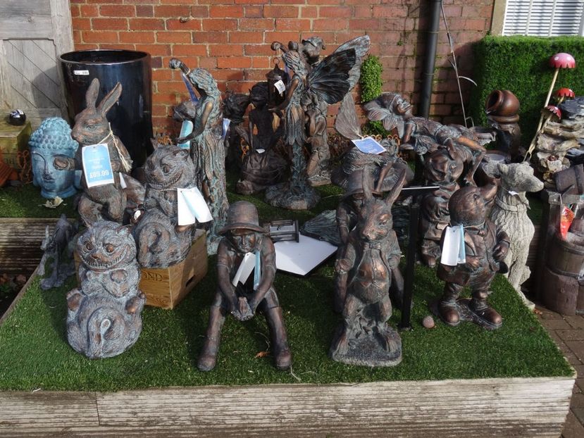 statuete gradina 5 - 2019 februarie - Trentham Garden Center Stoke on Trent