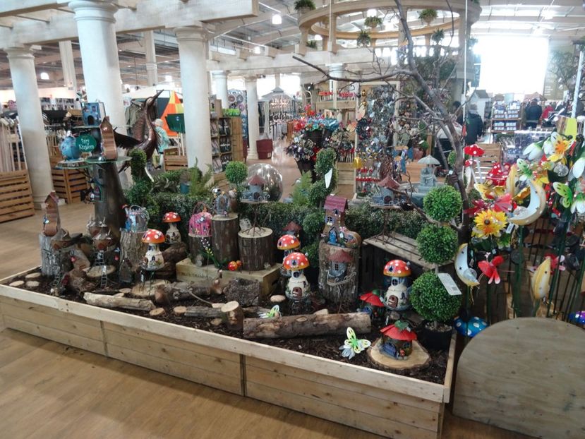 ornamente gradina 1 - 2019 februarie - Trentham Garden Center Stoke on Trent