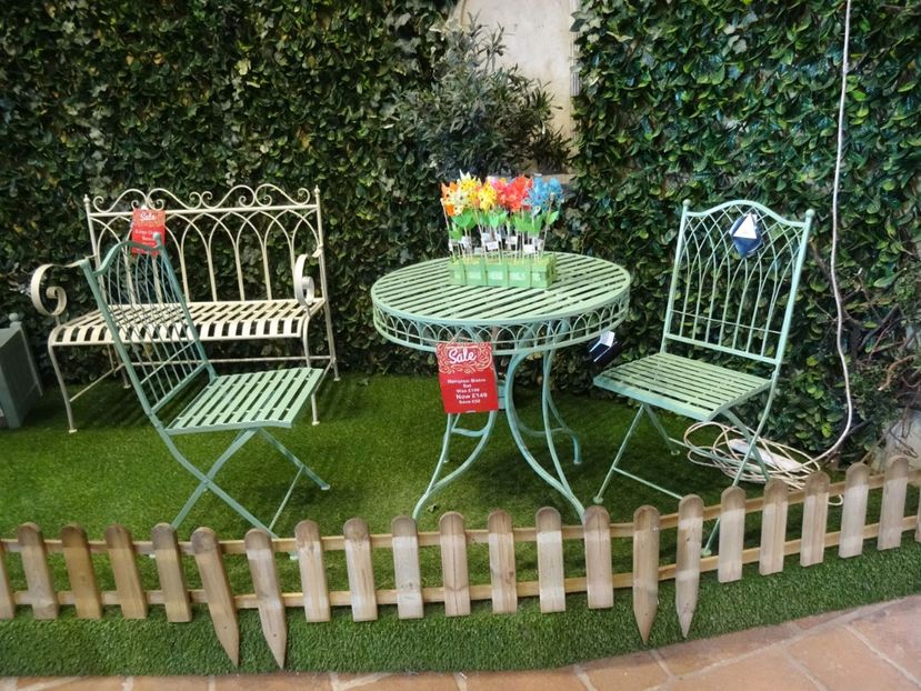 masa cu scaune si bancuta - 2019 februarie - Trentham Garden Center Stoke on Trent