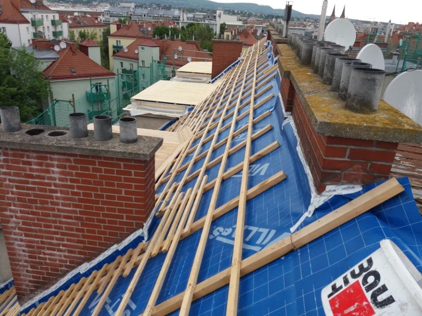 Renovare acoperis blocuri de locuinte - la munca la firma