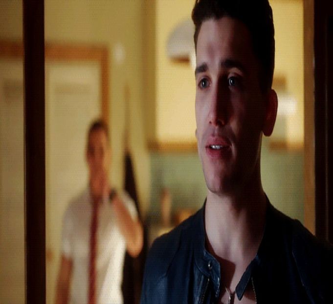 — Apucă să se întoarcă fix când Jordan îl face prost și îi trage una peste ceafă. "Proas- - Ure with me not someone else I 01
