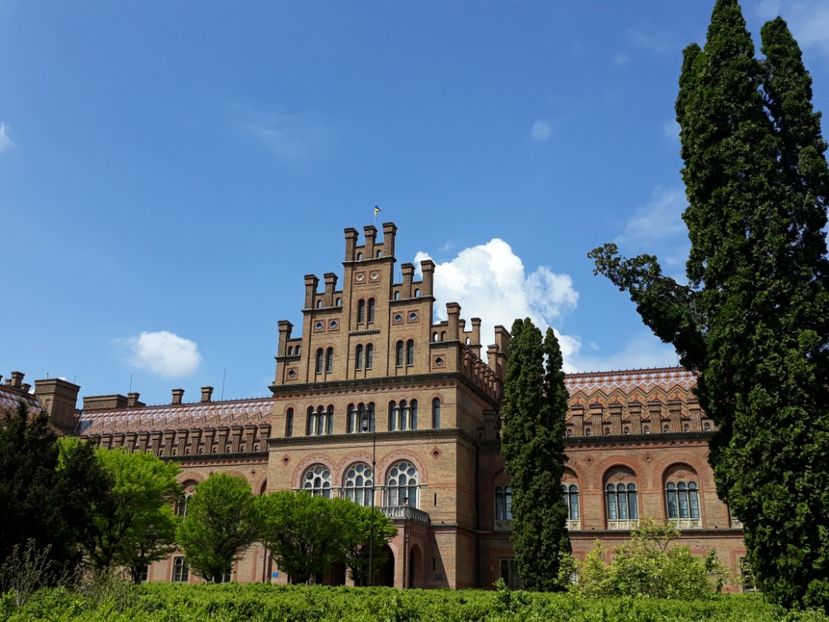 Univ. din Cernăuți, corp central - cernauti 2019