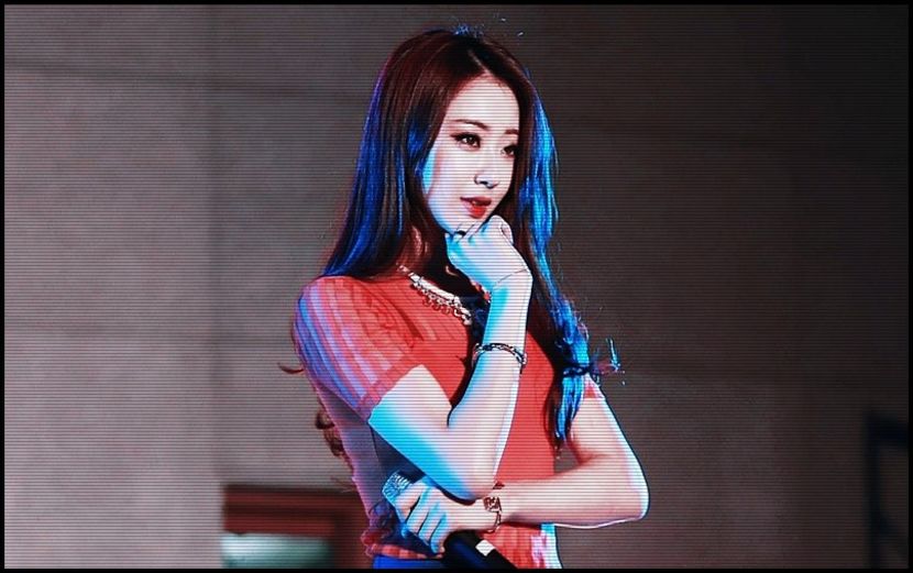 — [ridică o sprânceană] ❝Jina, da. Și huh, de ce să se supere? -.-❞ [dă cu mâna prin păr, bea - W A Y - Episodul 01