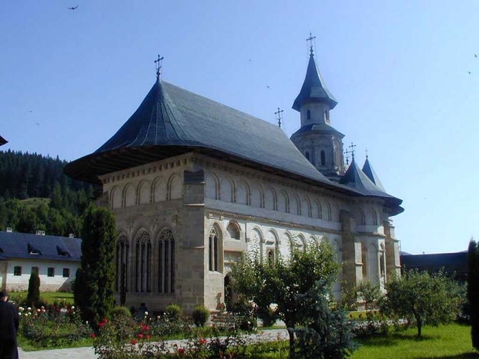 Manastirea Putna - b - Manastiri din Bucovina