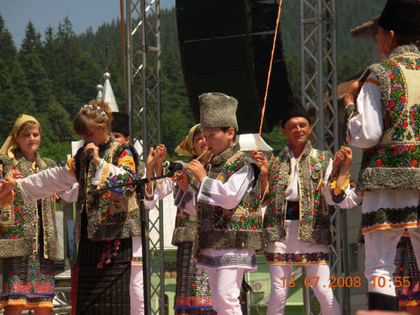 Zilele Humorului; Ansamblul Flori de Sanzaiene din Stroiesti
