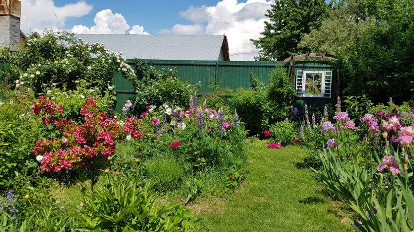  - 2019 Mai Idilic Garden