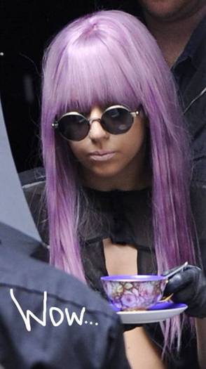 lady_gaga_purple_teacup_02_wenn23721192__oPt - Lady GaGa