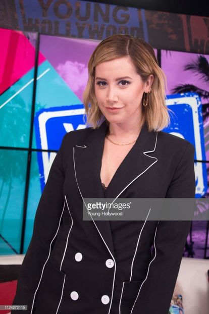  - Ashley Tisdale la Visiting Young Hollywood at Young Hollywood Studios in Los Angeles California