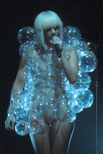 4 - Tinute Lady Gaga