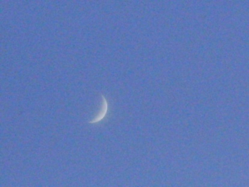 Luna noua in Leu - Luna - Soarele si norii - 1