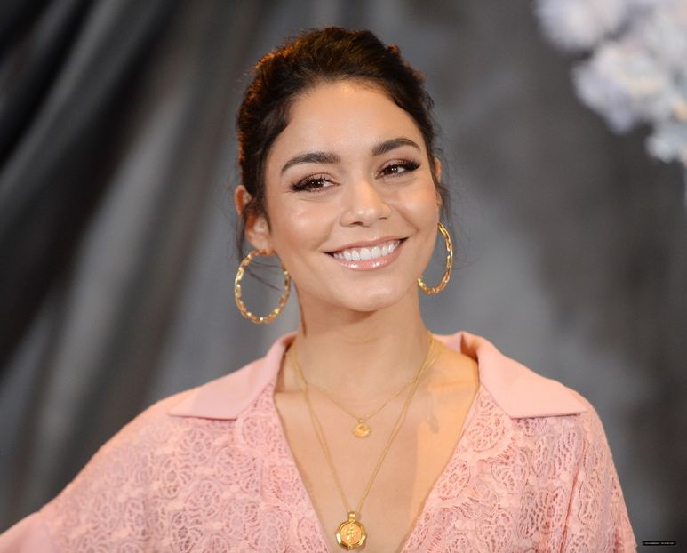  - Vanessa Hudgens la SECOND ACT PHOTO CALL IN LOS ANGELES DECEMBER