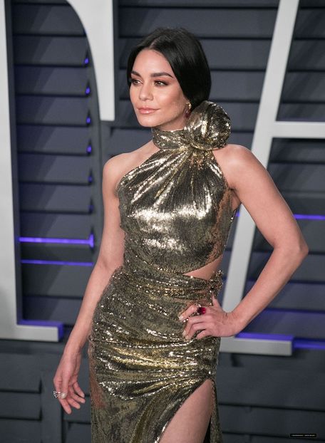  - Vanessa Hudgens la attends the 2019 Vanity Fair Oscar Party Hosted By Radhika Jones at the Wallis An