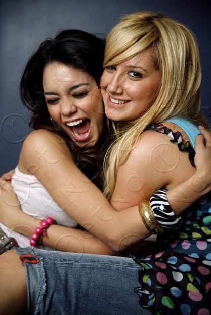  - VANESSA HUDGENS SI ASHLEY TISDALE