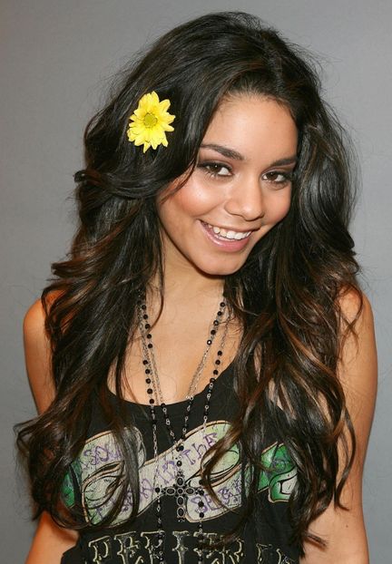  - VANESSA HUDGENS PHOTOSHOOTS 2