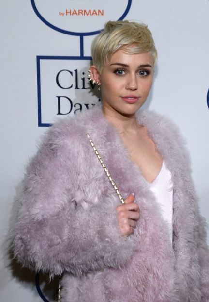  - Miley Cyrus la Clive Davis Pre Grammy Gala Arrivals