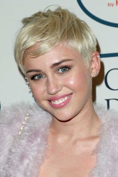 - Miley Cyrus la Clive Davis Pre Grammy Gala Arrivals
