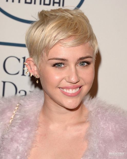  - Miley Cyrus la Clive Davis Pre Grammy Gala Arrivals