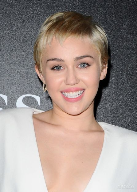 - Miley Cyrus la W Magazine s Shooting Stars Exhibit in Los Angeles
