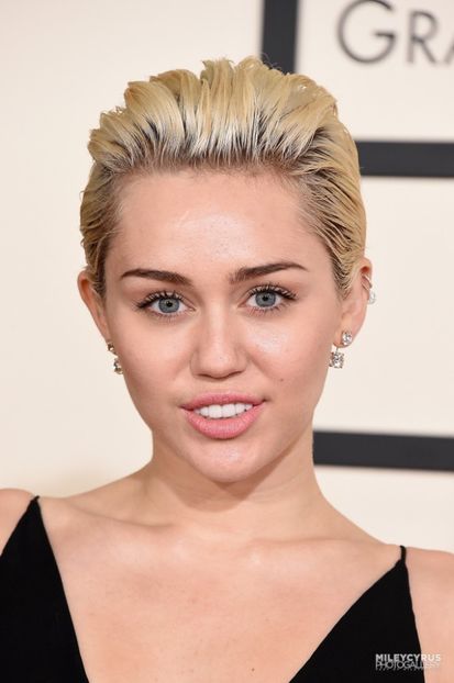  - Miley Cyrus la 57rd Annual Grammy Awards