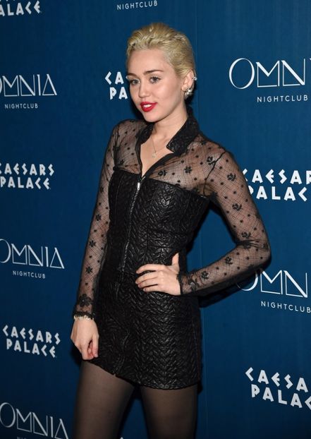  - Miley Cyrus la Omnia Nightclub at Caesars Palace in Las Vegas