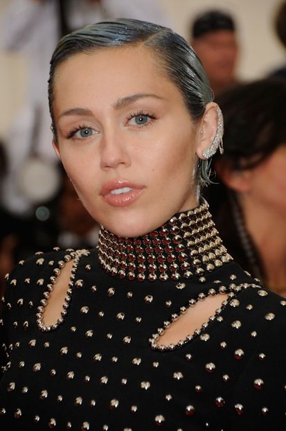  - Miley Cyrus la Met Gala at the Metropolitan Museum of Art in New York City